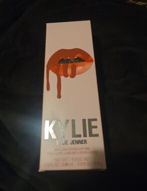 Kylie Matte Liquid Lipstick & Lip Liner Set - Snow Way BAE 302
